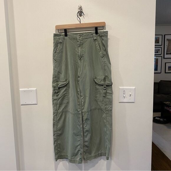American eagle super high-rise baggy wide leg cargo pants women’s 6 short olive - Picture 3 of 16